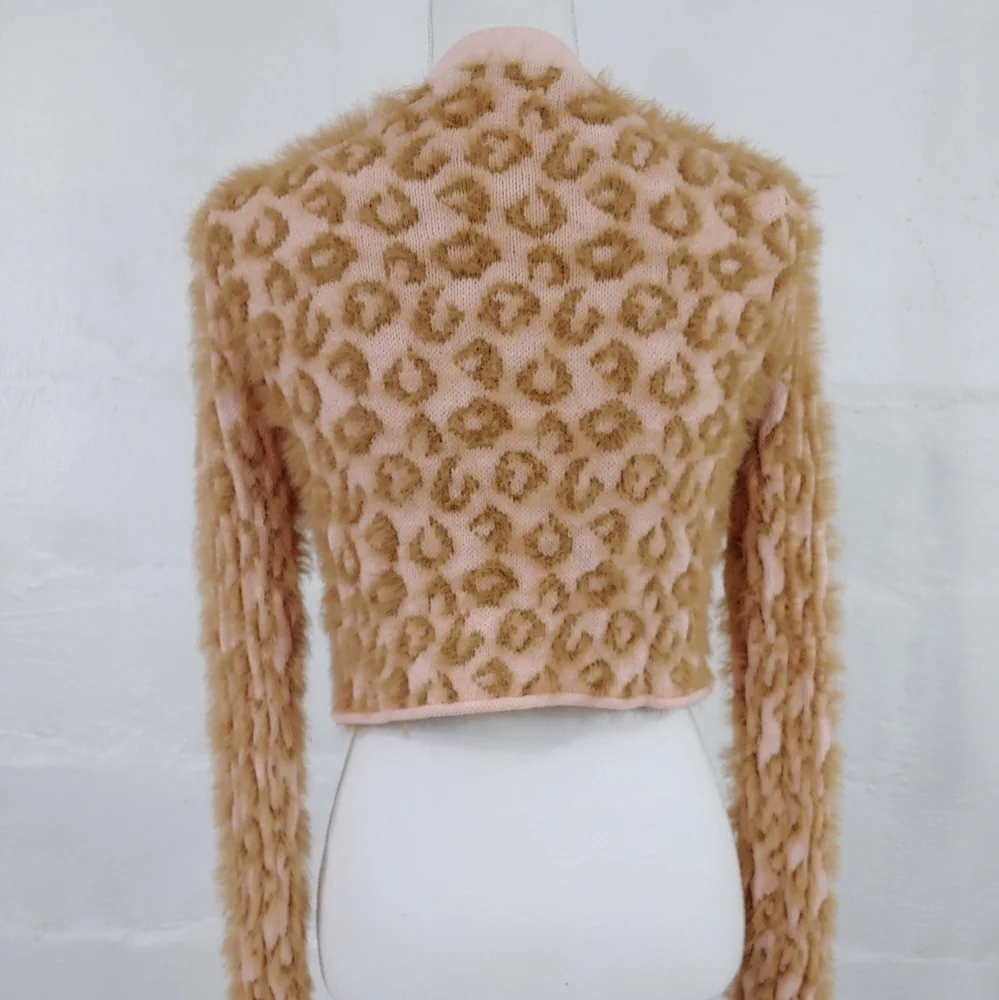 KIMCHI BLUE CROP CARDIGAN (A359)
